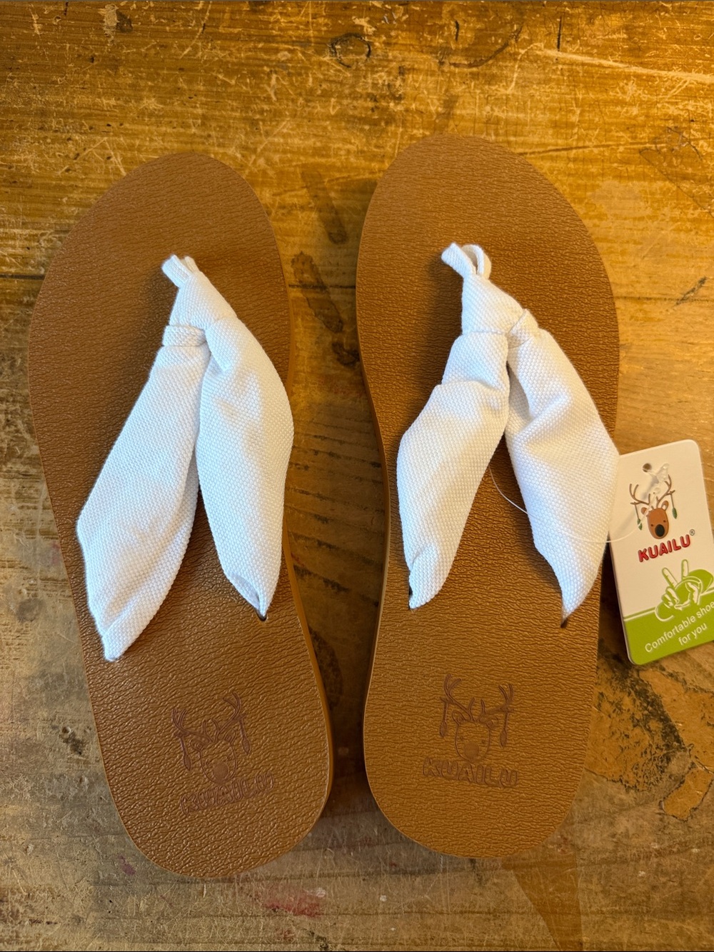 White sandals, KUAILU size 8 NWT
